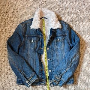 Levi’s Denim Sherpa-lined Denim Jacket. Women’s Size Small.